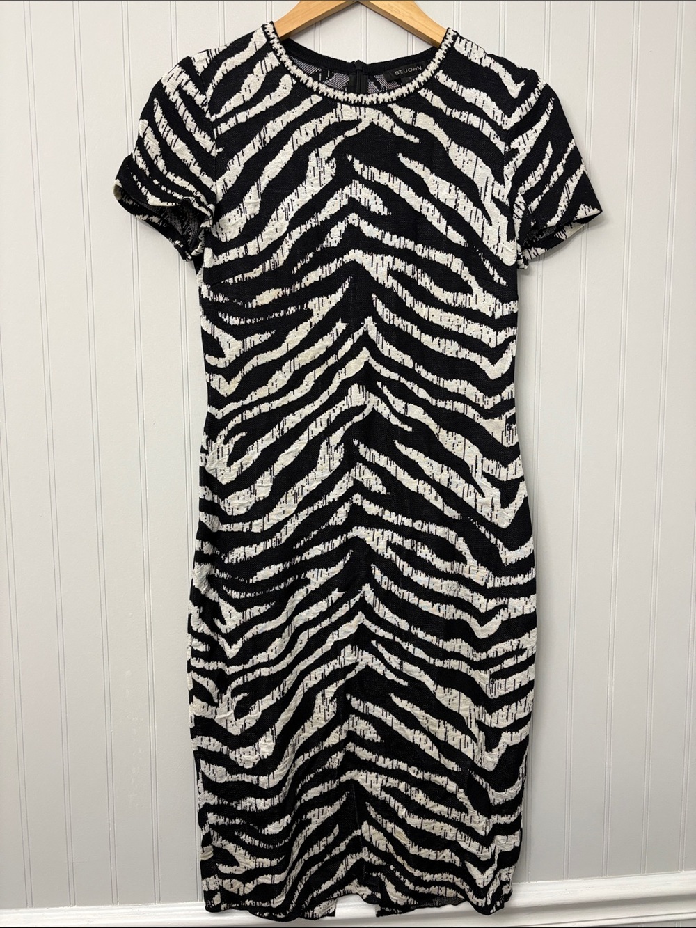 St. John Short Sleeve Animal Print Stripe Knee Length Dress Size 2 Black White